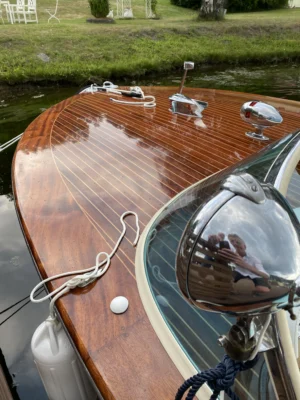 Riva båt lackad med fernissa, 2k båtlack Double Coat Dubbel UV