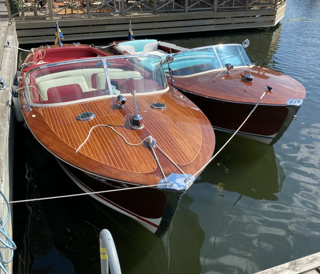 Riva båt lackad med fernissa, 2k båtlack Double Coat Dubbel UV