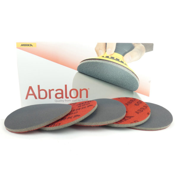 Abralon är ett effektivt slipmaterial för våtslipning av färg eller lack. Spraya på vatten och slipa med Abralon för hand eller maskin. Beställ Abralon hos www.de-ijssel-coatings.se