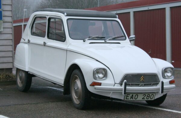 Citroen lackerad med Double Coat. Bilen är rollad med sprutlackerad finish i kulren DC 831 Stoftgrå
