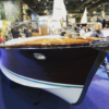 Riva lackerad med Double Coat. Double Coat är en sträckfärg som kan rollas med sprutlackerad finish på trä och plast. Trä lackad med teaklack / betslack Karat och Dubbel UV 2-k fernissa. Köp hos www.de-ijssel-coatings.se