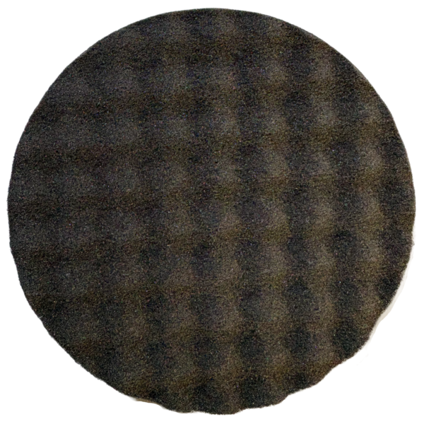 Mirka 7990150400 polishing foam pad 150 mm är en svart våfflad polersvamp för högglanspolering. Sedd rakt framifrån.