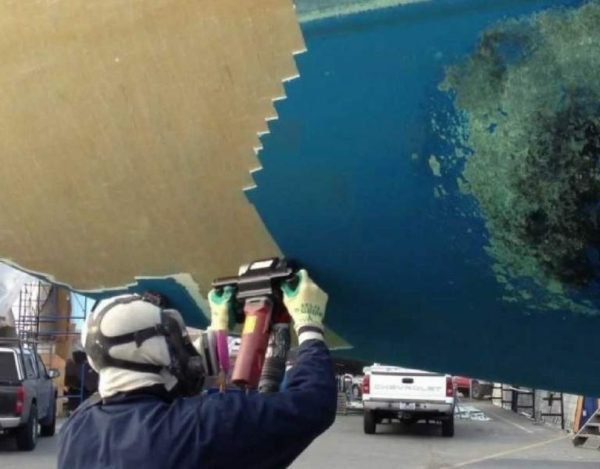 Hyvla bort gelcoat med en gelplane. Köp eller hyr gelplane hos www.de-ijssel-coatings.se