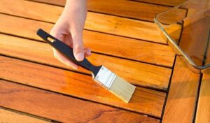 Rengör och skydda teak med bästa teak cleaner Sun Teck från Matt Chem Marine. Skydda teaken med färglös teak sealer Mattco.